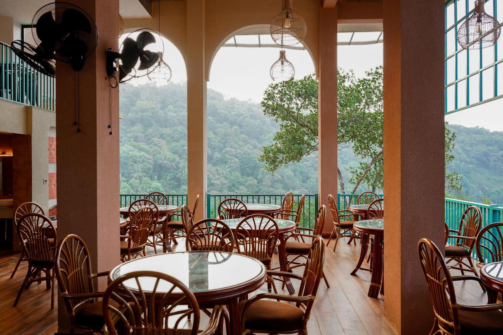 Mount Stratus Resort Vayalada Balussery Exterior foto